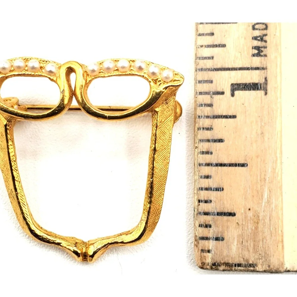 Vintage Eye Glasses w Faux Pearls Granny Brooch Pin Gold Tone